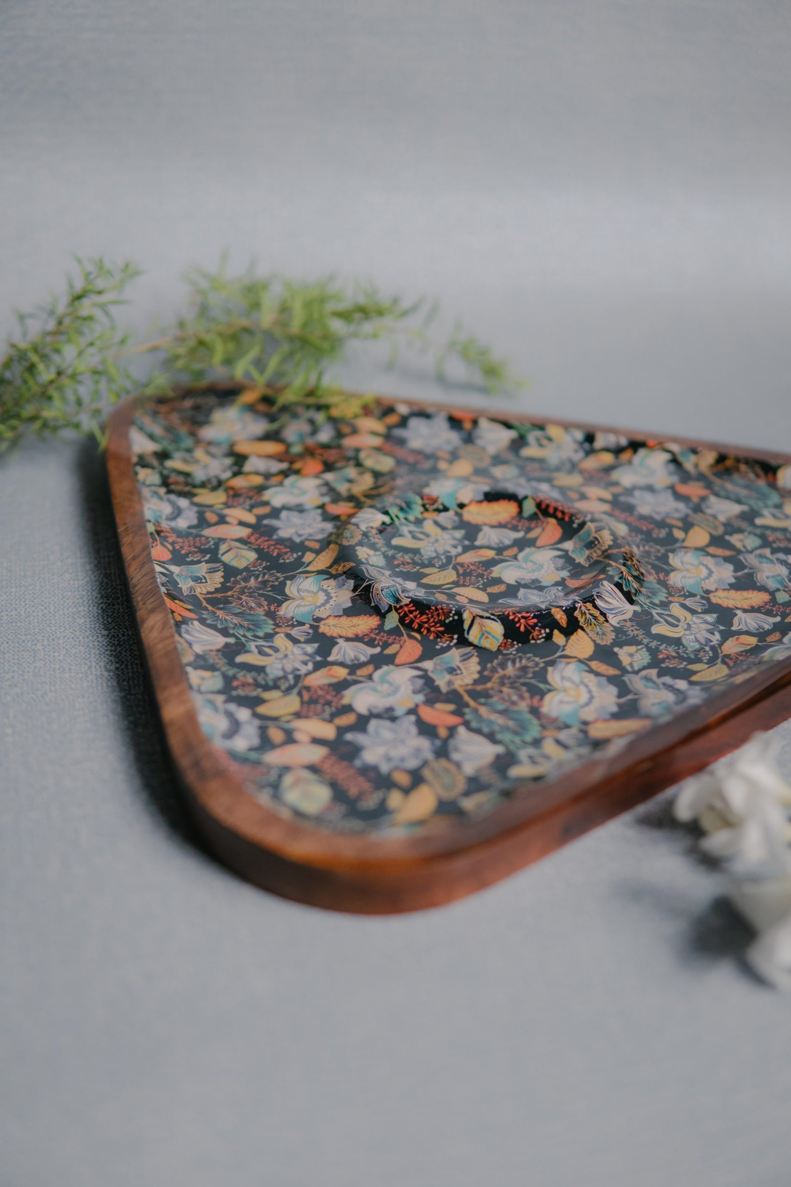 Wooden Artistic Firdaus Garden Chip-Dip Platter - Image 2