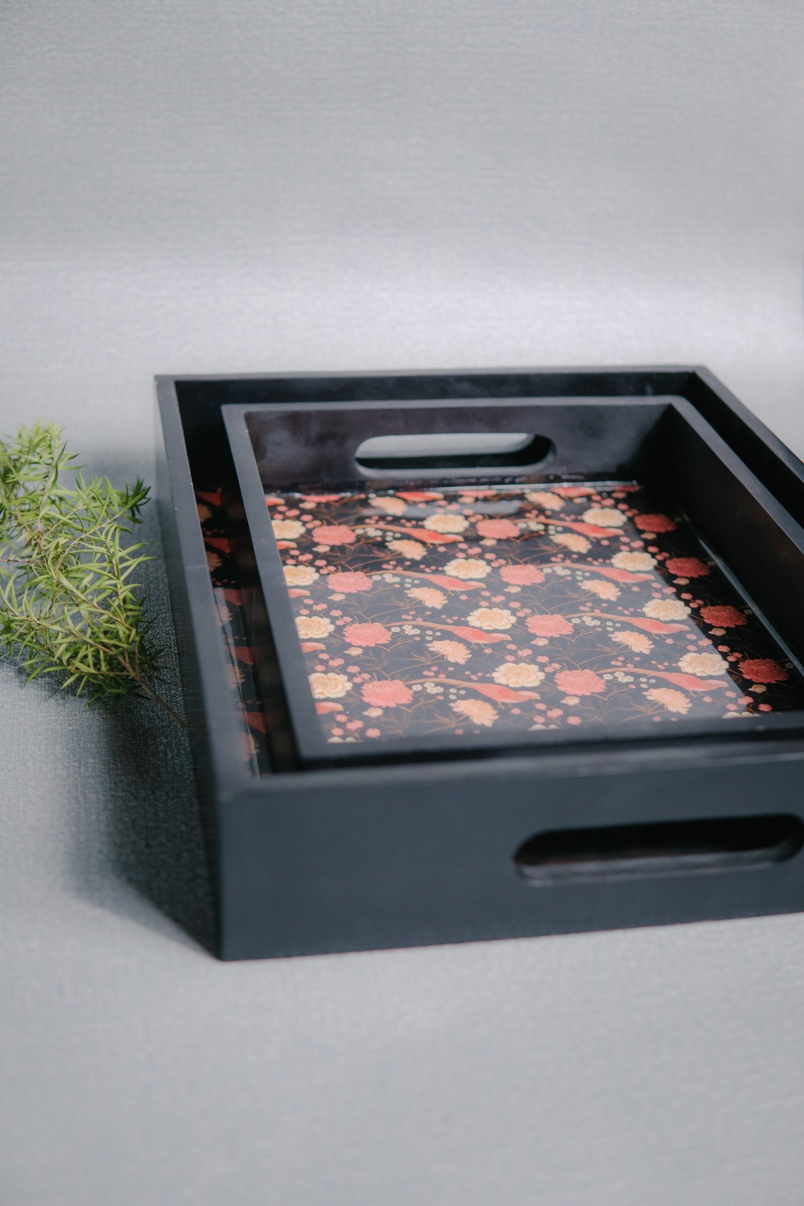 Wooden Artistic Zinnia Floral Black Serving Trays (Set of 2) - Image 3