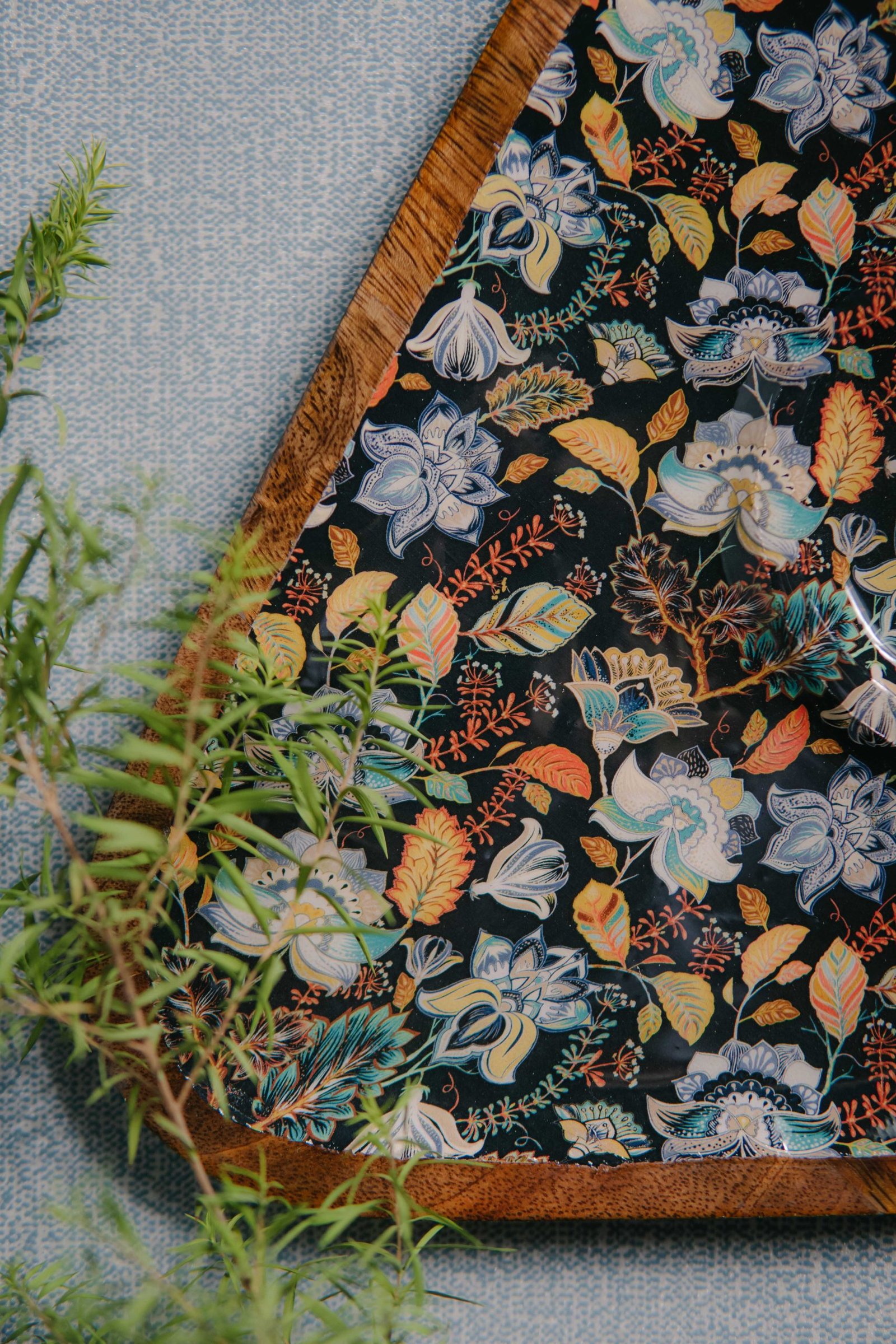 Wooden Artistic Firdaus Garden Chip-Dip Platter - Image 3