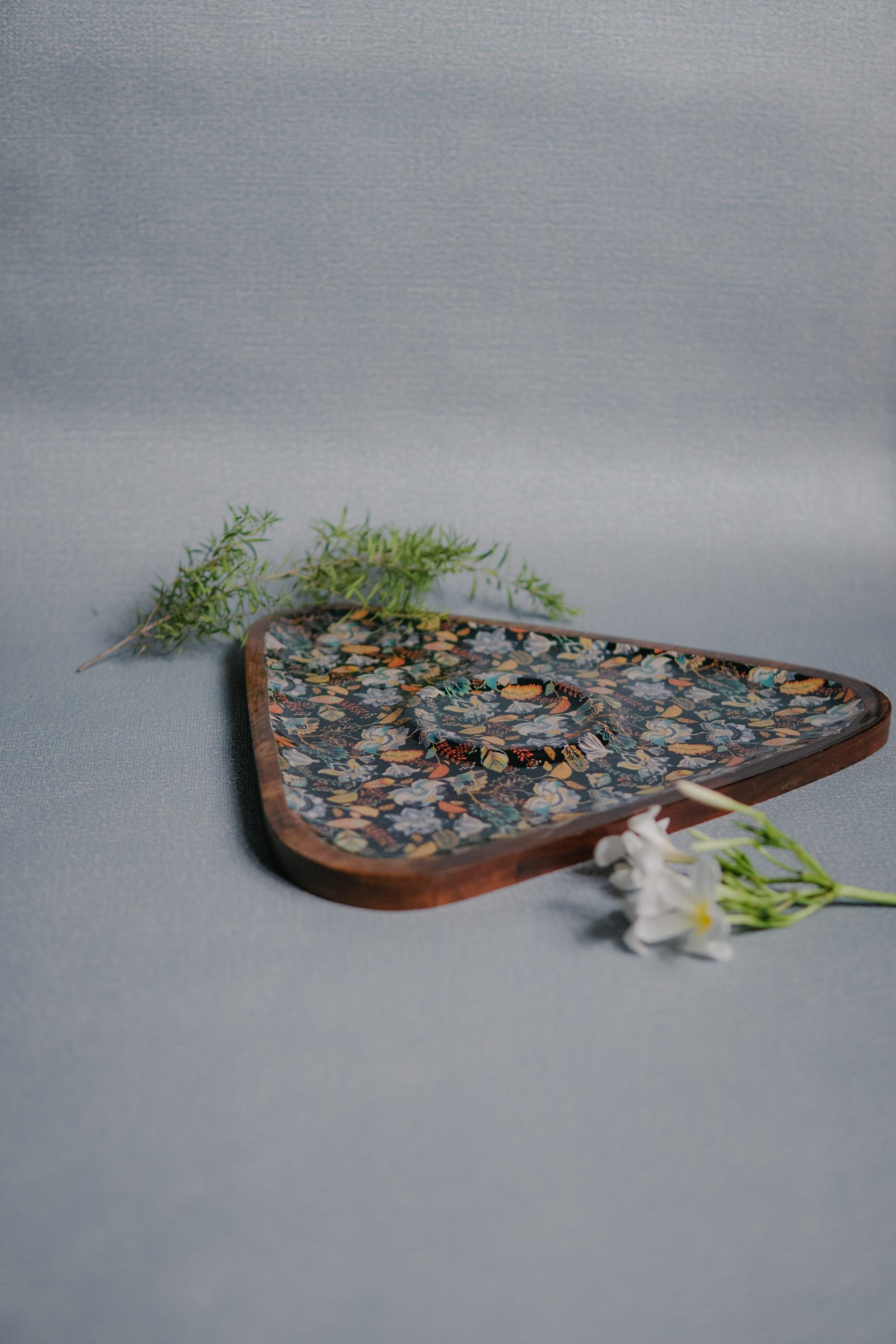 Wooden Artistic Firdaus Garden Chip-Dip Platter - Image 4