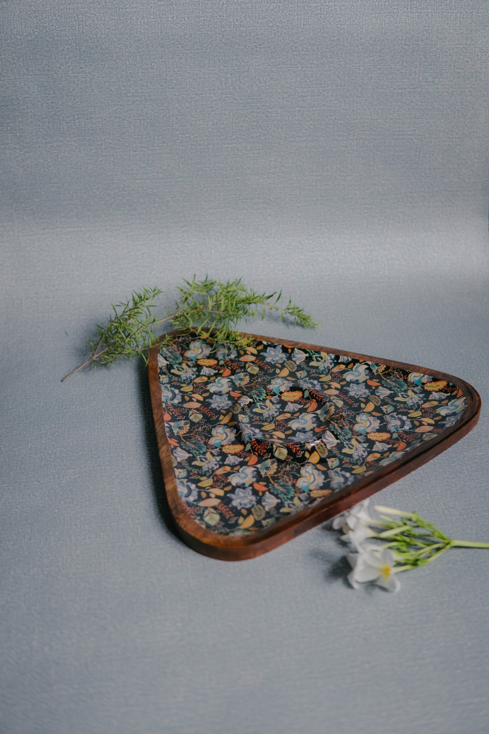 Wooden Artistic Firdaus Garden Chip-Dip Platter - Image 5