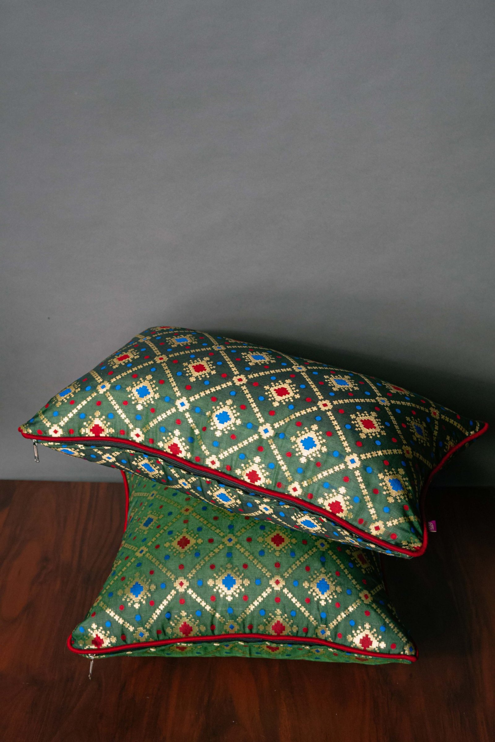 Mesmerizing Green Bandhani Brocade Beauty Cushion Covers - Image 4