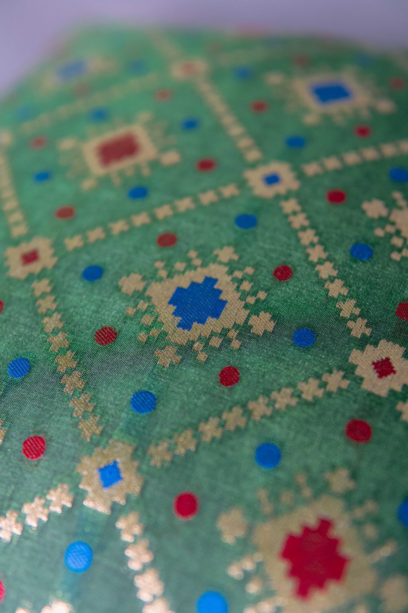 Mesmerizing Green Bandhani Brocade Beauty Cushion Covers - Image 7