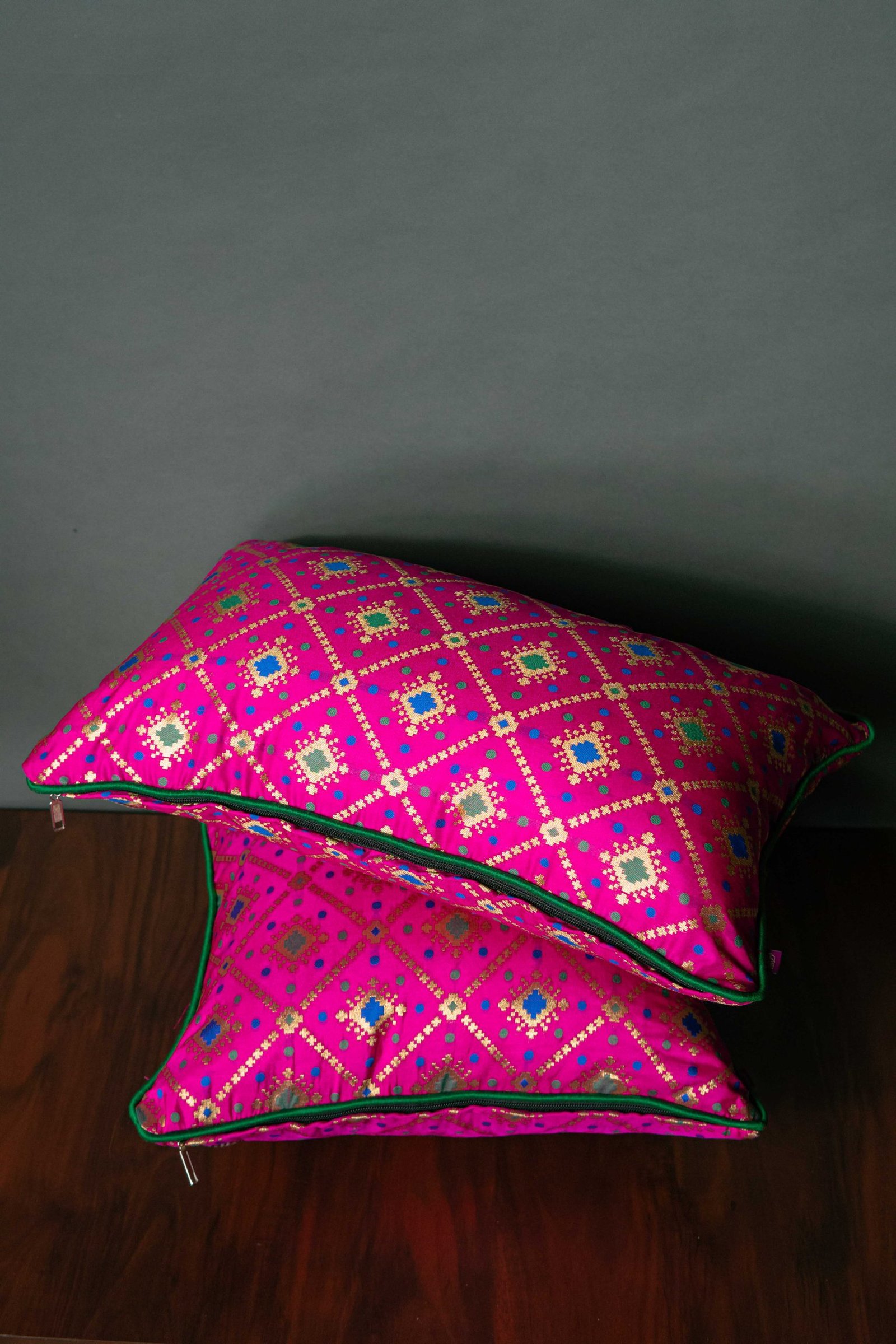 Mesmerizing Pink Bandhani Brocade Beauty Cushion Covers - Image 4