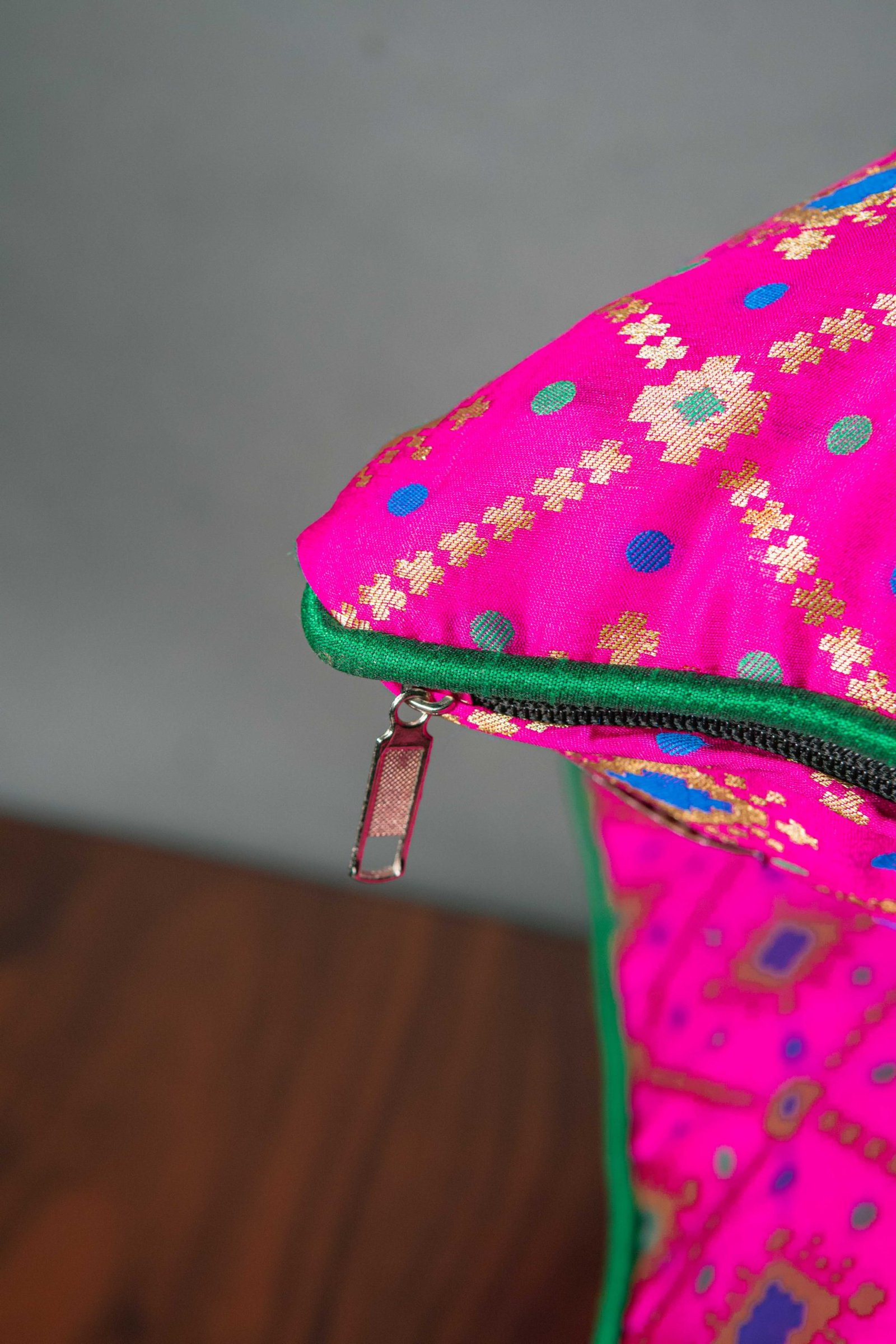 Mesmerizing Pink Bandhani Brocade Beauty Cushion Covers - Image 5