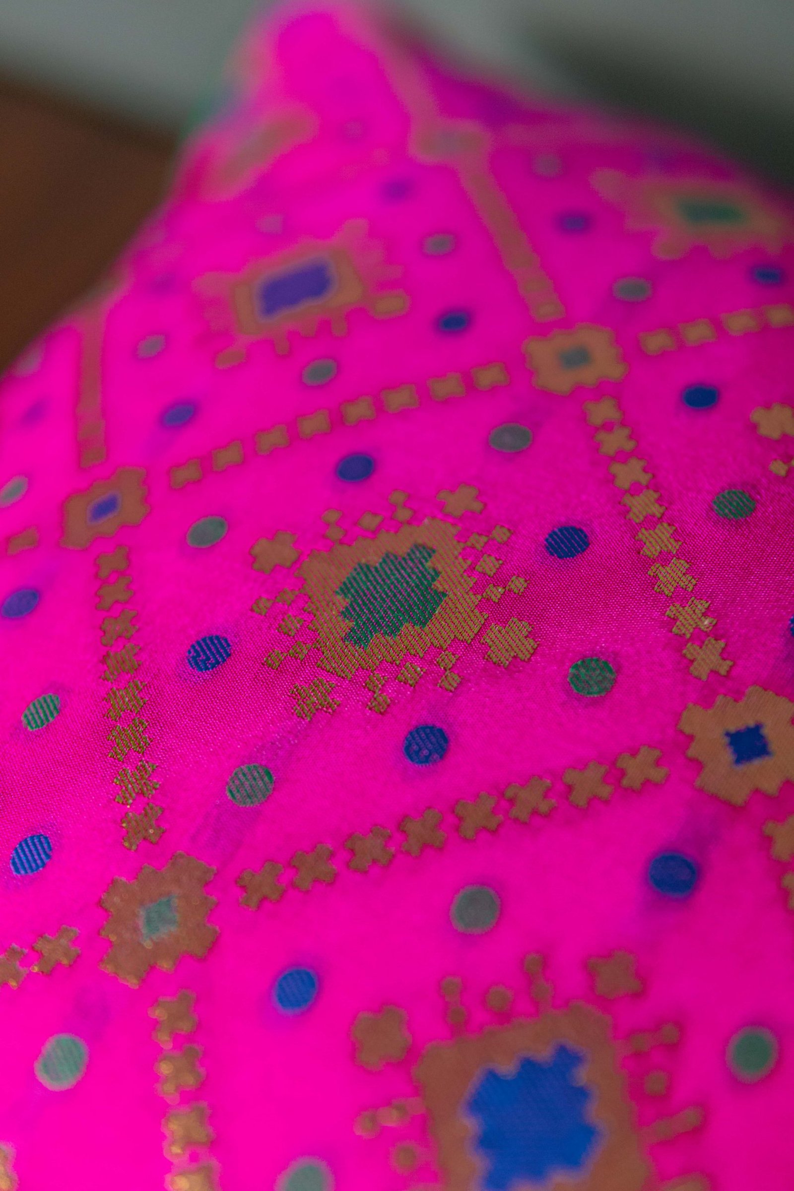 Mesmerizing Pink Bandhani Brocade Beauty Cushion Covers - Image 7