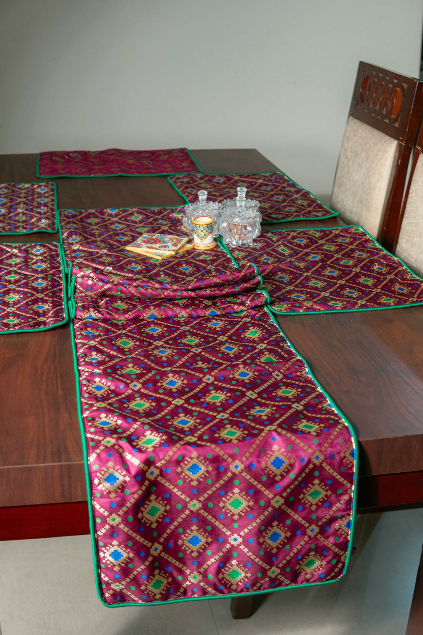 Mesmerizing Wine Bandhani Brocade Beauty Table Runner with Placemats