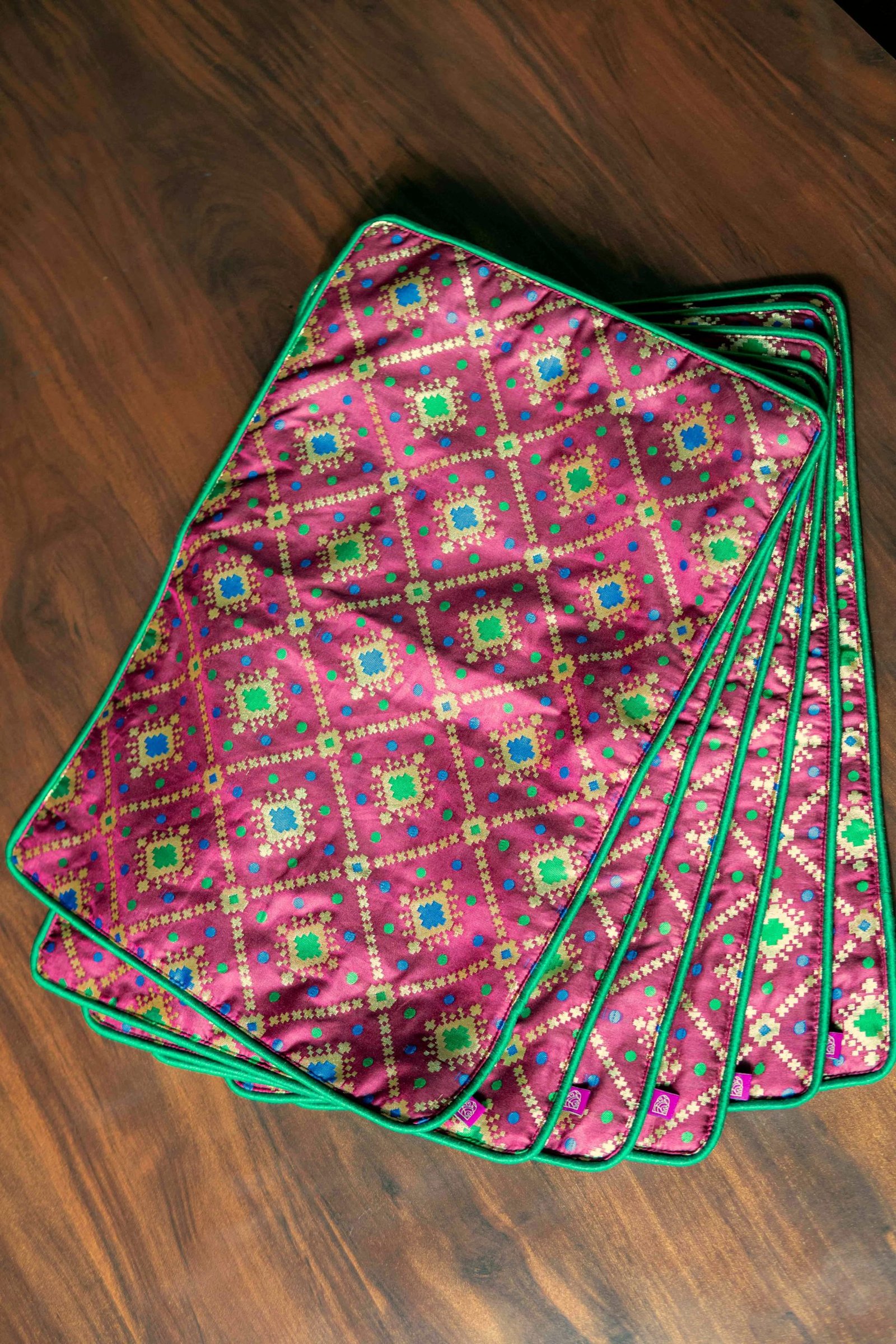 Mesmerizing Wine Bandhani Brocade Beauty Table Runner with Placemats - Image 4