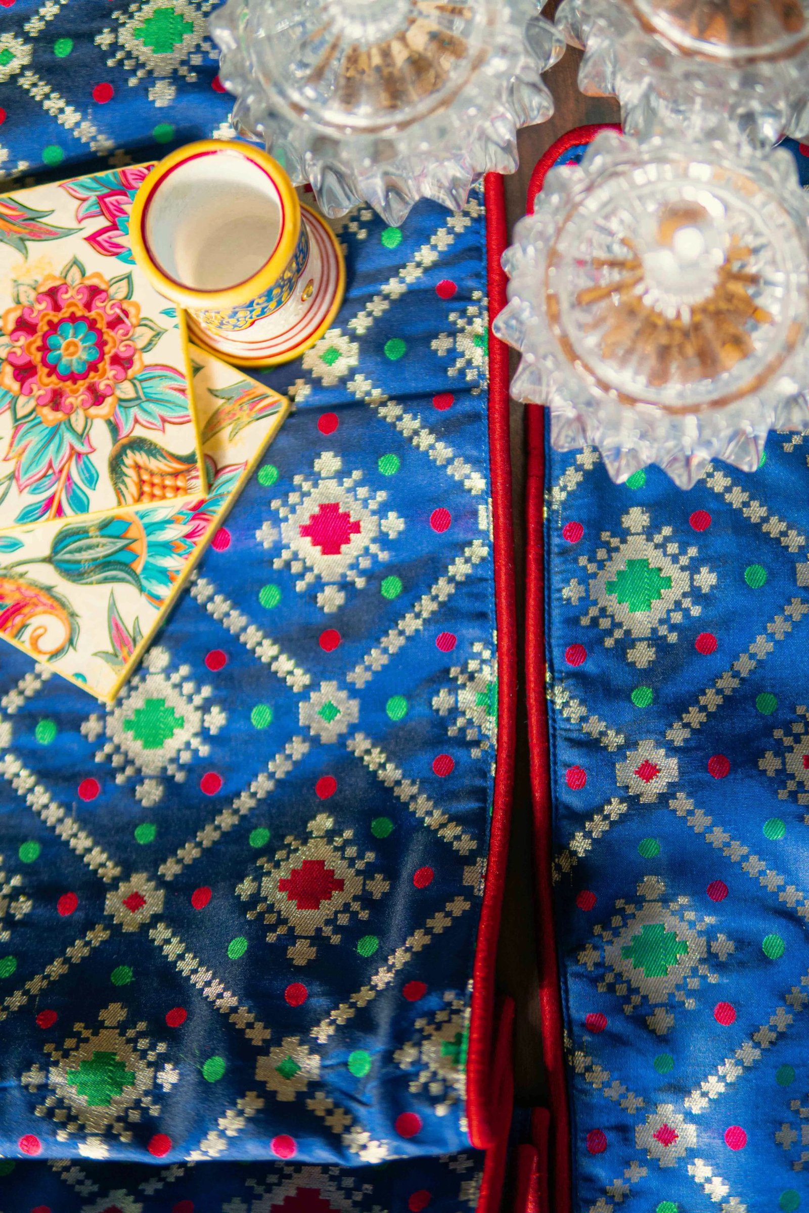 Mesmerizing Blue Bandhani Brocade Beauty Table Runner with Placemats - Image 2