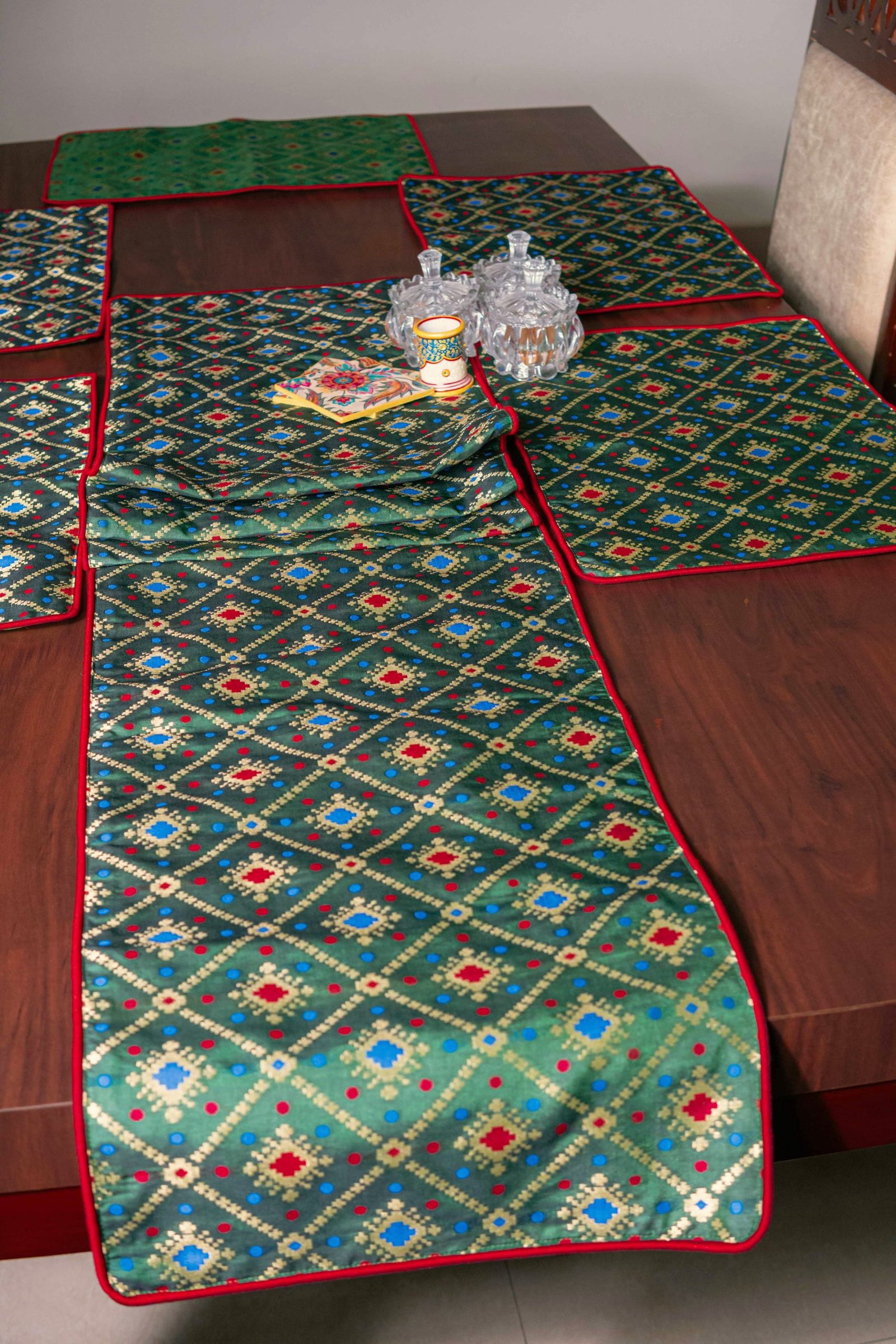 Mesmerizing Green Bandhani Brocade Beauty Table Runner with Placemats
