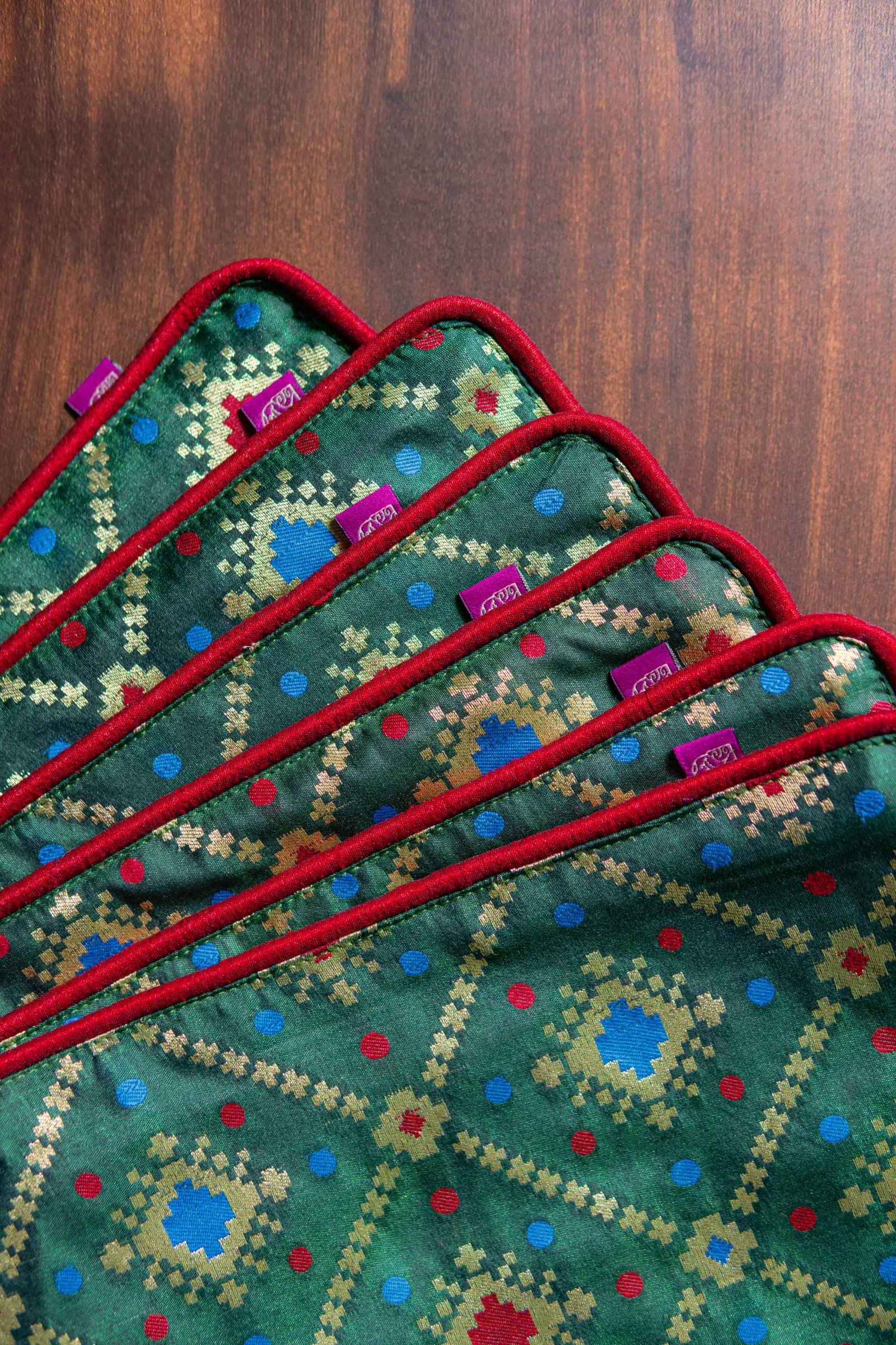 Mesmerizing Green Bandhani Brocade Beauty Table Runner with Placemats - Image 5