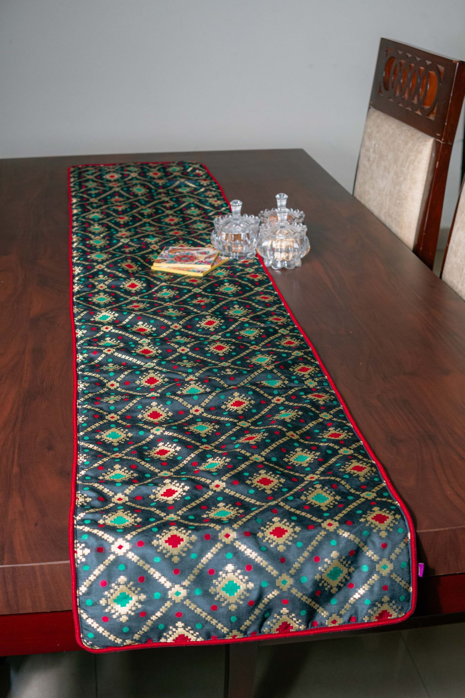 Mesmerizing Black Bandhani Brocade Beauty Table Runner with Placemats - Image 6
