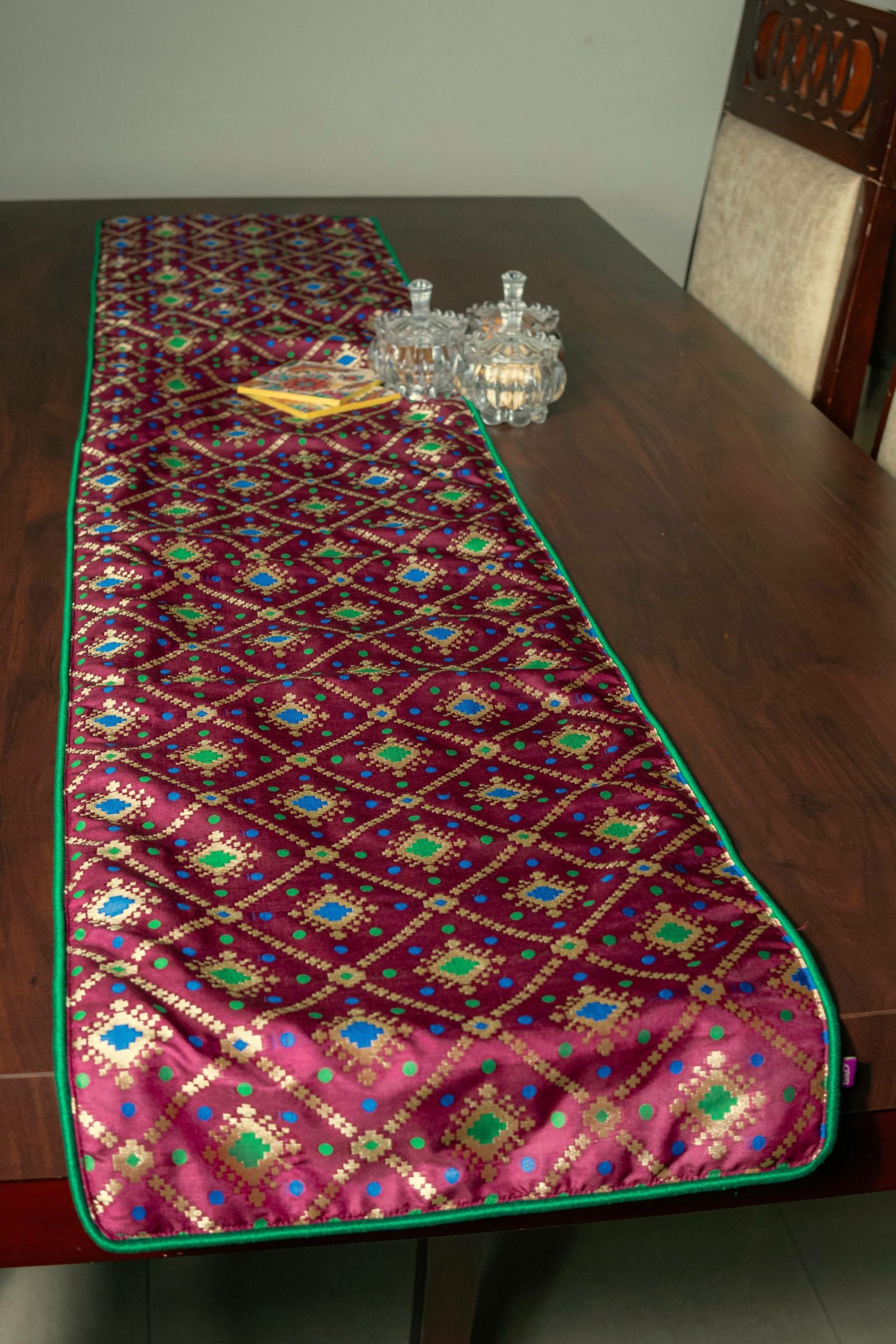 Mesmerizing Wine Bandhani Brocade Beauty Table Runner with Placemats - Image 6