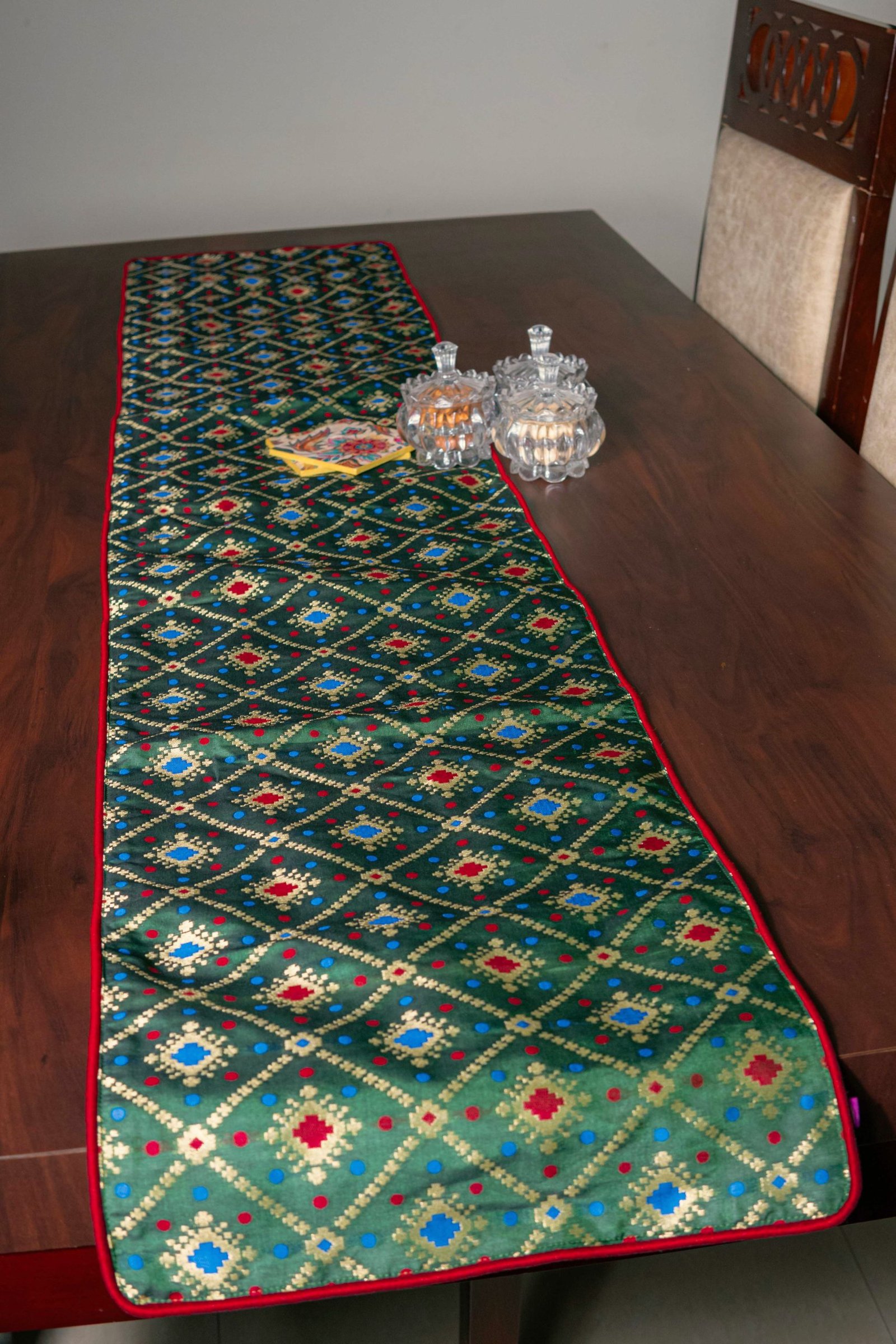 Mesmerizing Green Bandhani Brocade Beauty Table Runner with Placemats - Image 6