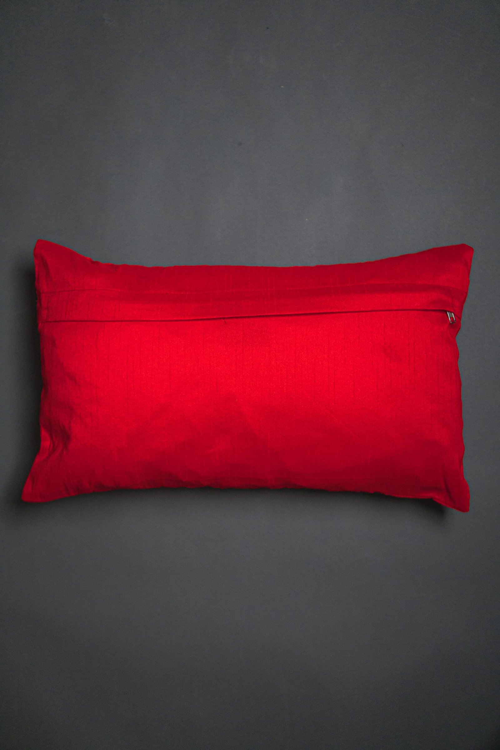 Red & Silver Paisley Leaf Rectangular Cushion Cover - Image 3