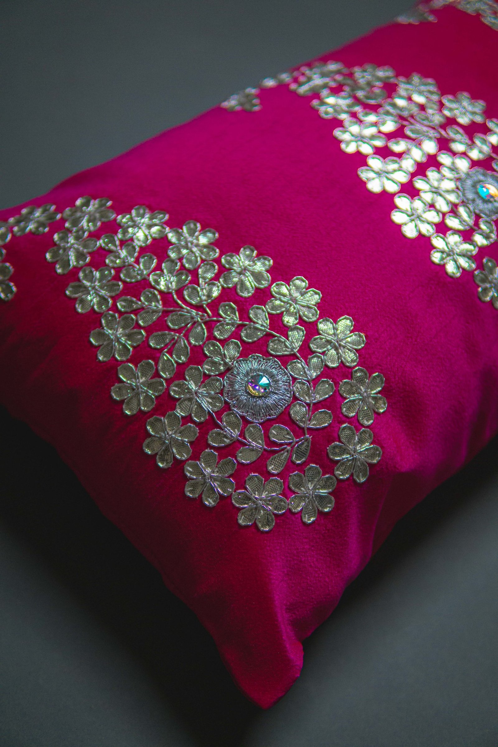 Magenta & Silver Paisley Leaf Rectangular Cushion Cover - Image 2