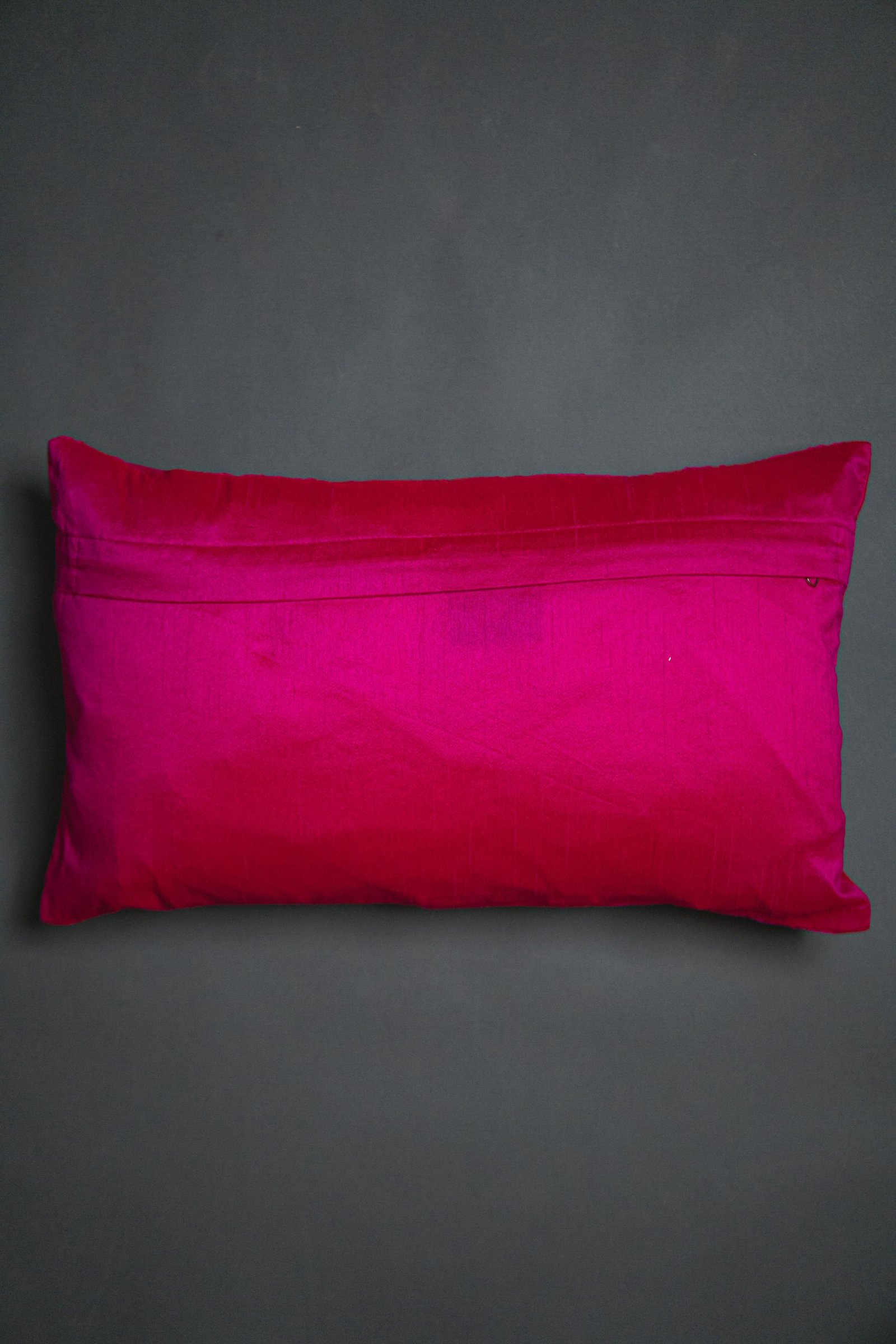 Magenta & Silver Paisley Leaf Rectangular Cushion Cover - Image 3