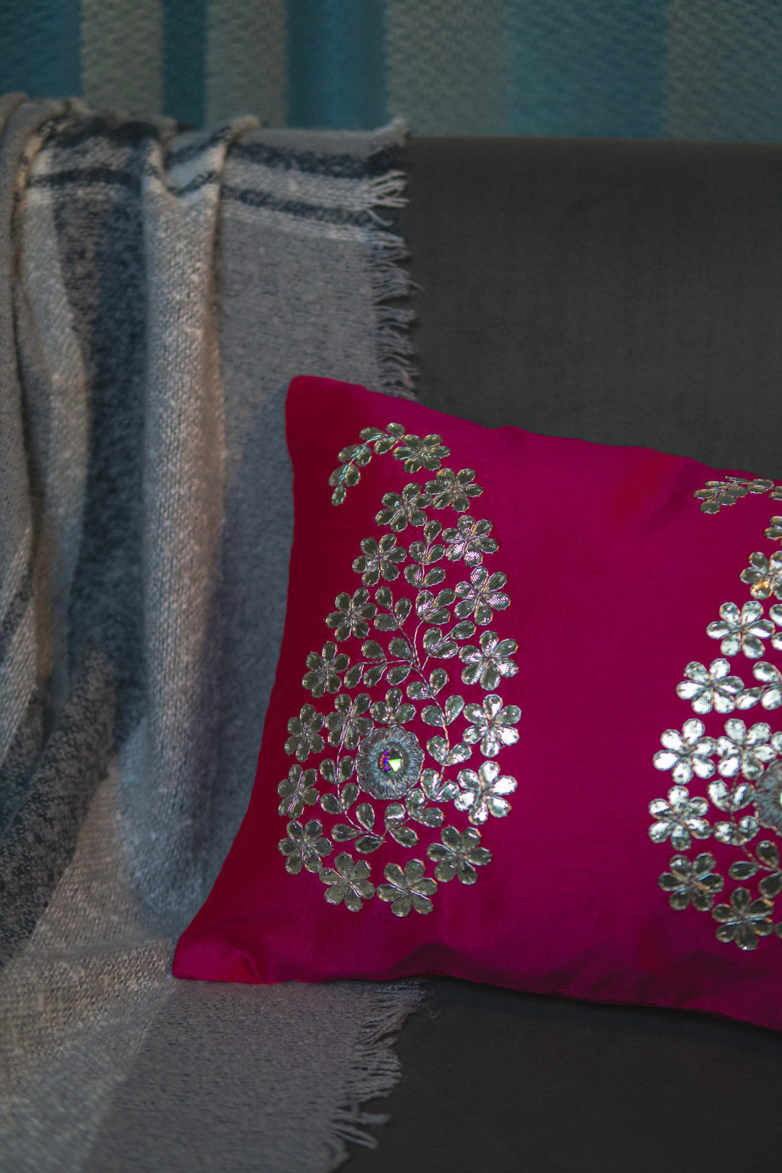 Magenta & Silver Paisley Leaf Rectangular Cushion Cover - Image 5