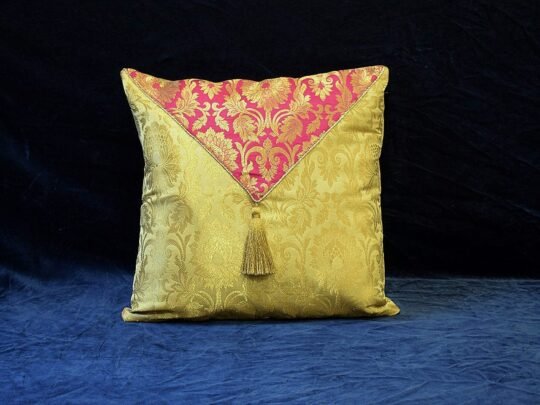Jashan-E-Mehrang Cushion Cover (Pink)
