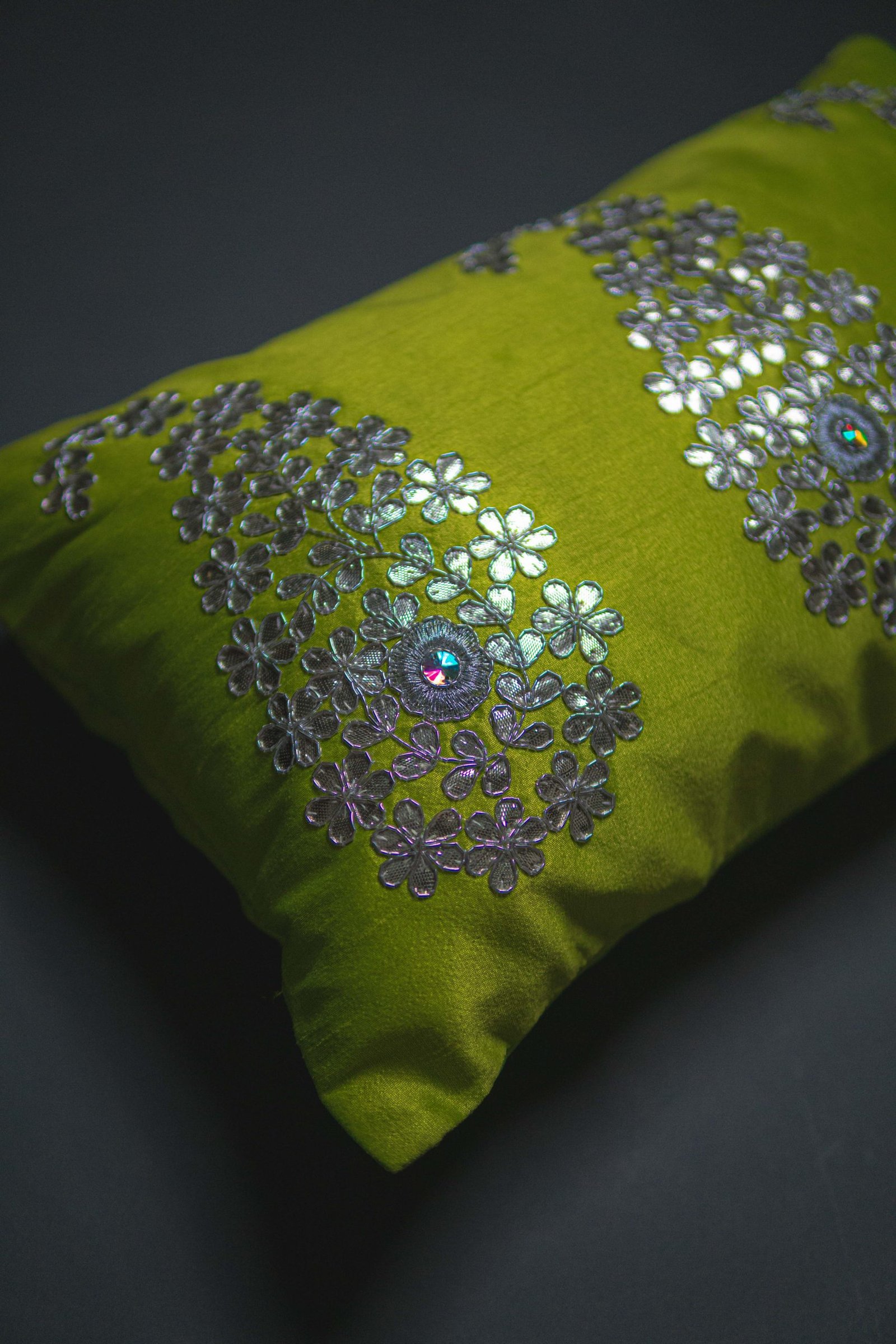 Parrot Green & Silver Paisley Leaf Rectangular Cushion Cover - Image 2